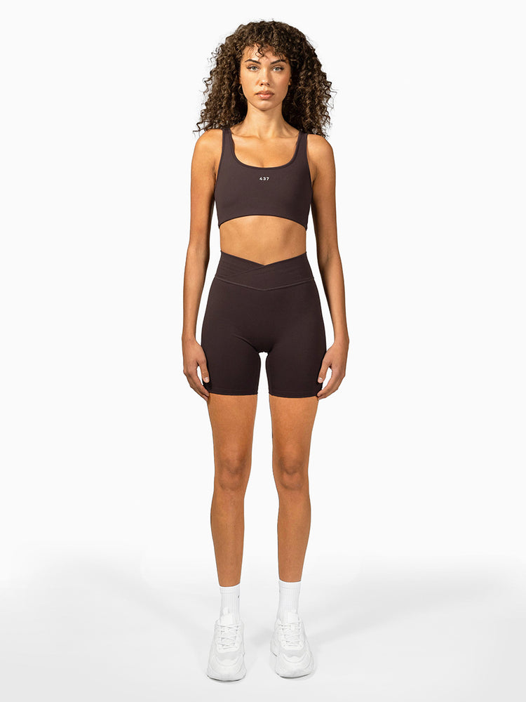 The V Short / Espresso