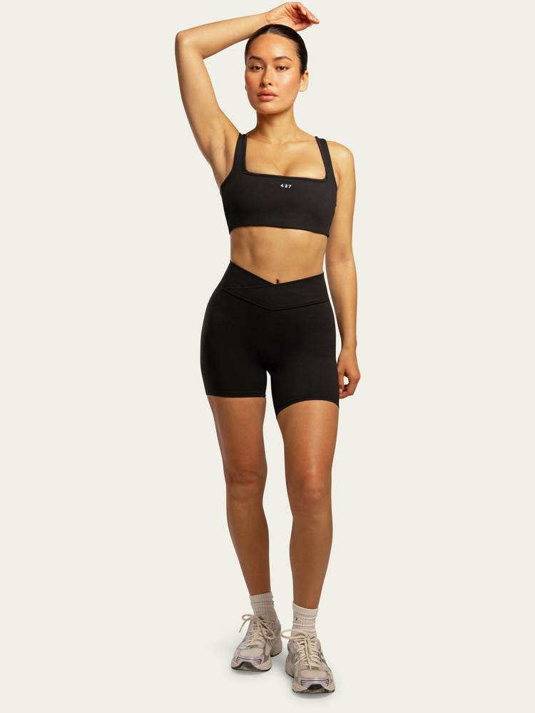 The V Short / Black