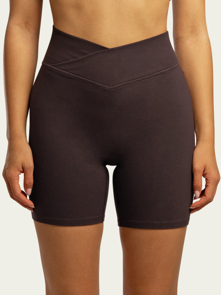 The V Short / Espresso