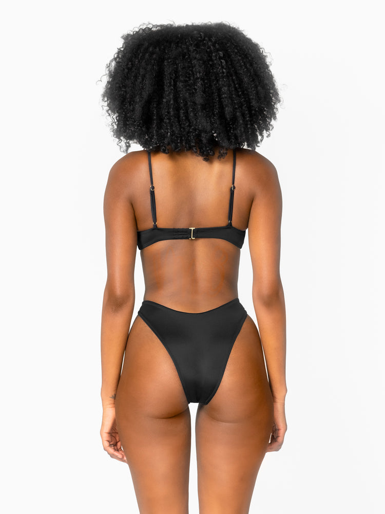The Naomi One Piece / Nero