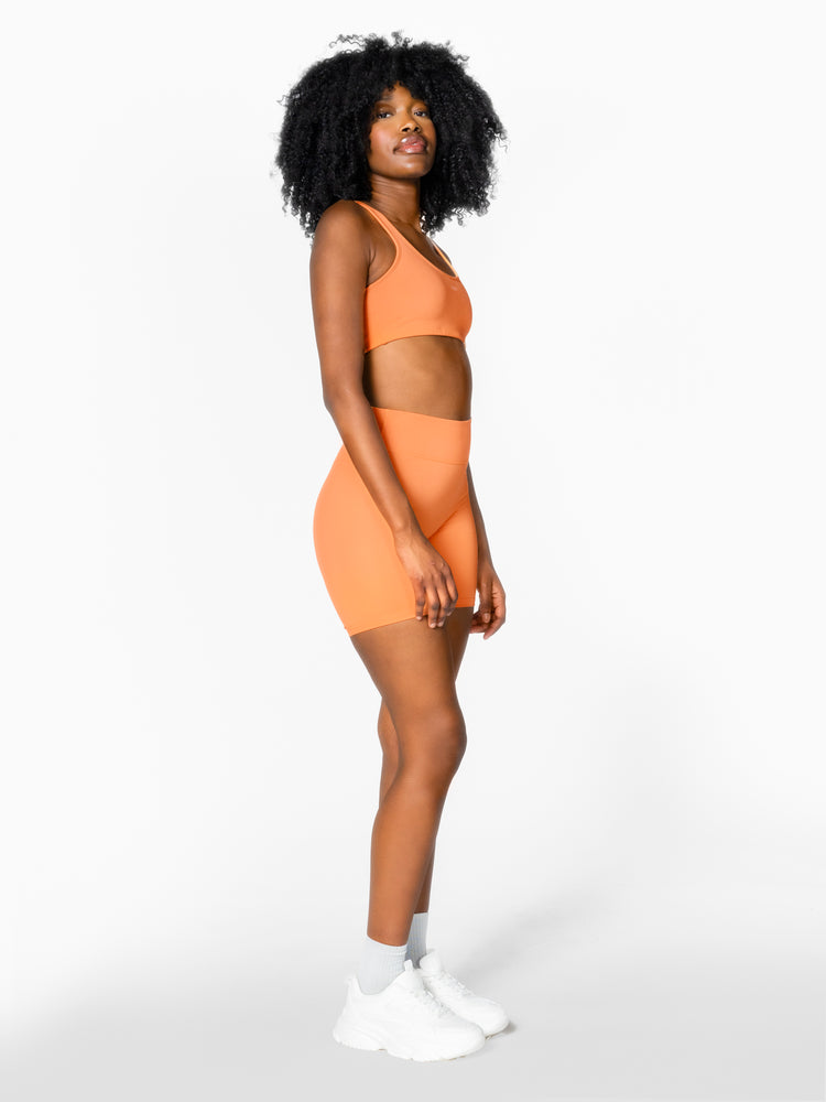 The Lift Short / Peach