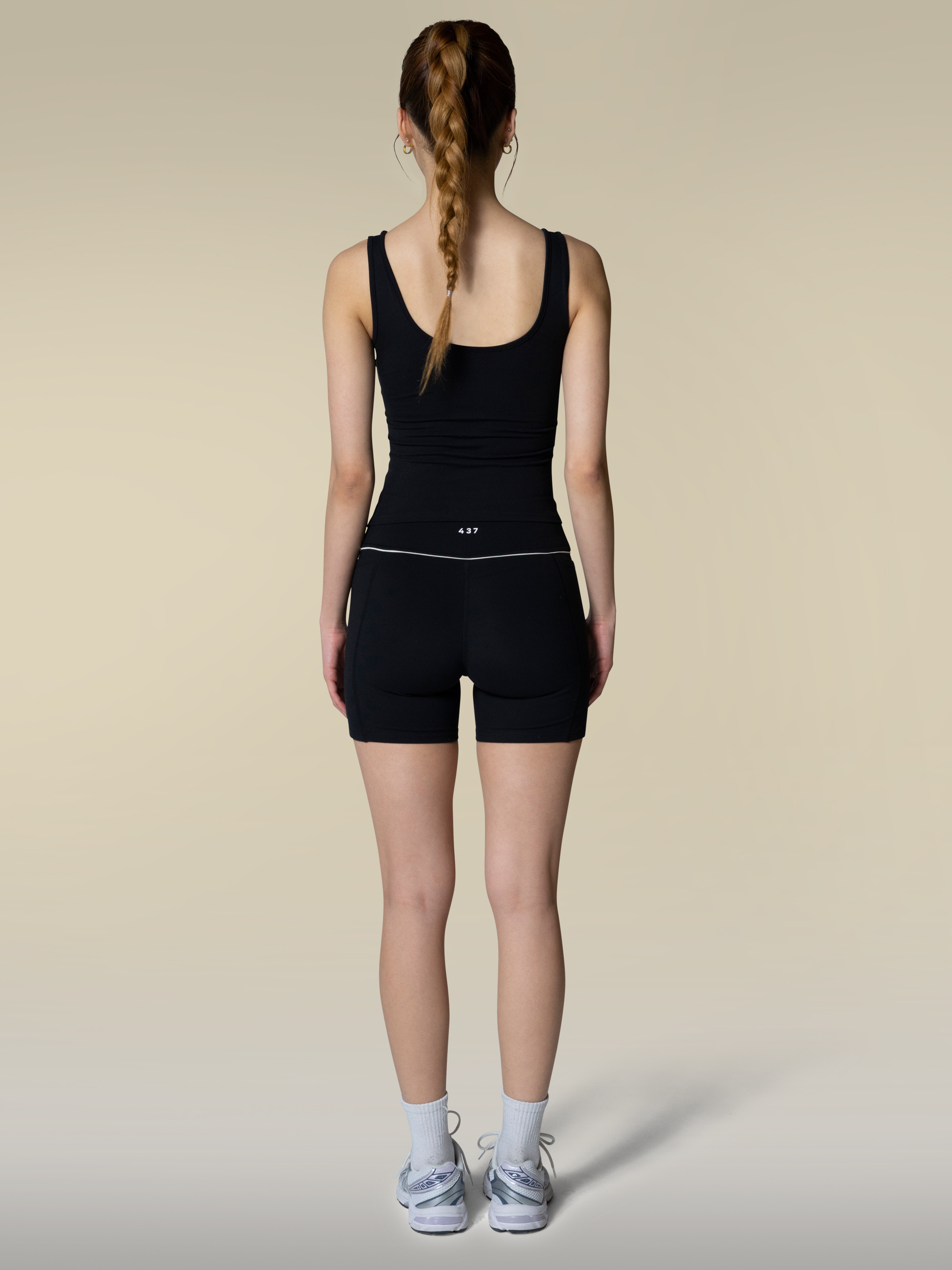 The Studio Short / Black-Cream