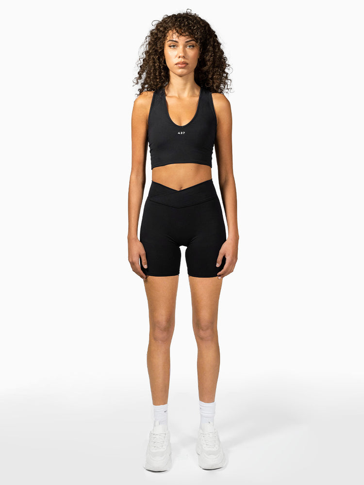 The V Short / Black