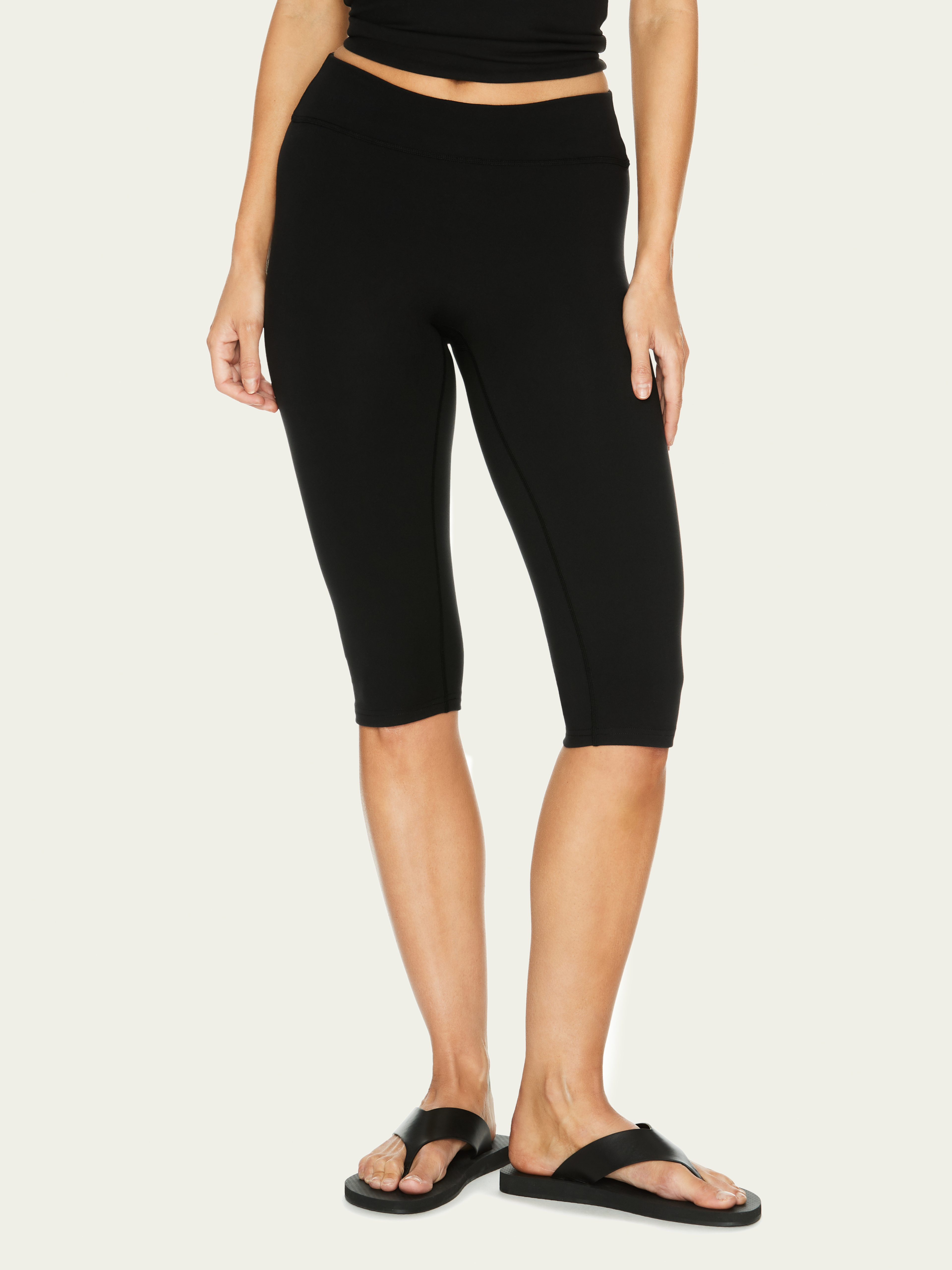The Micro Capri Black
