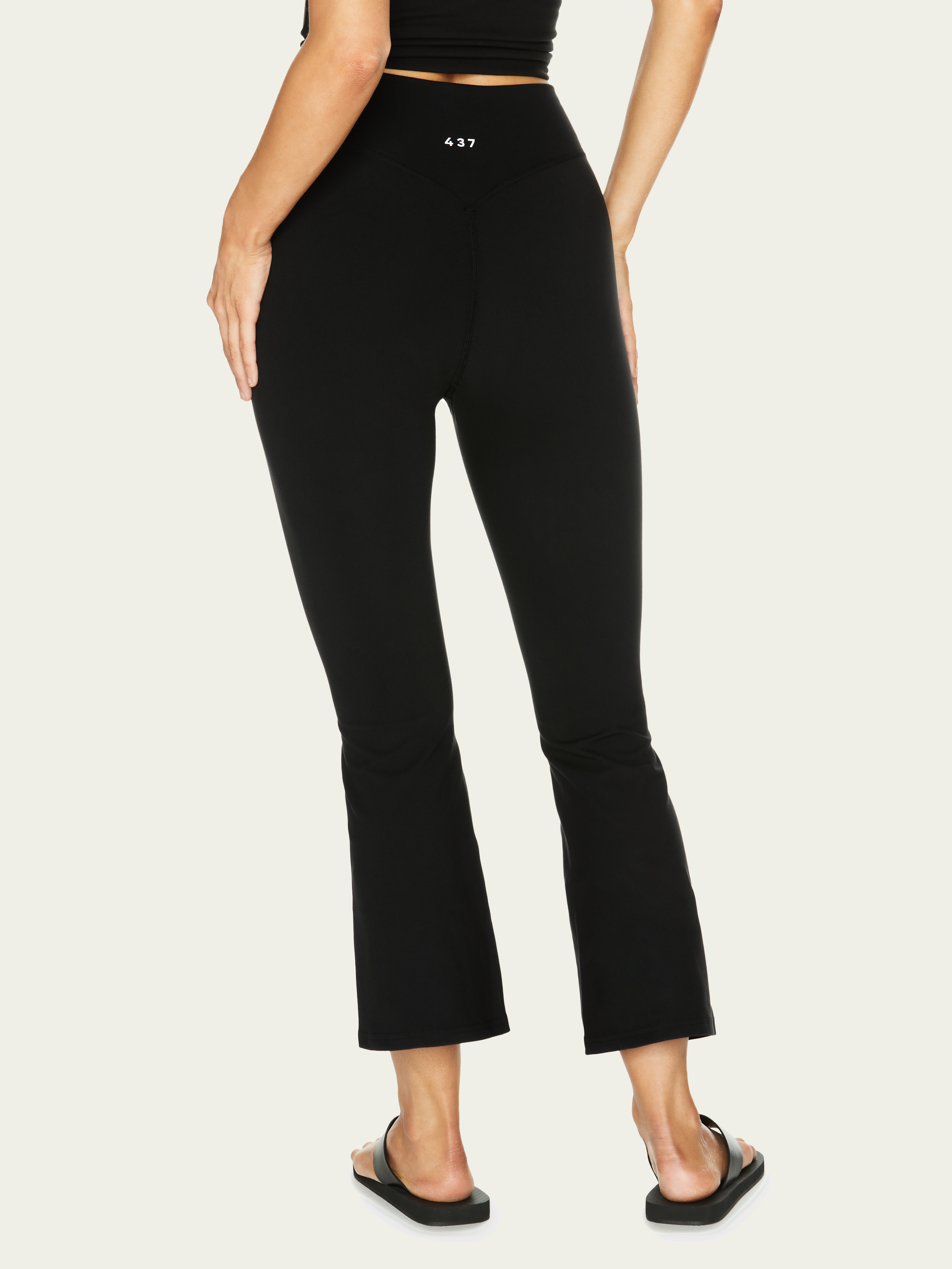 [PREORDER] The Perfect Capri Black