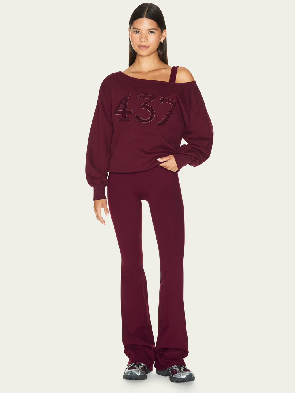 The Studio Sweatshirt Black Cherry