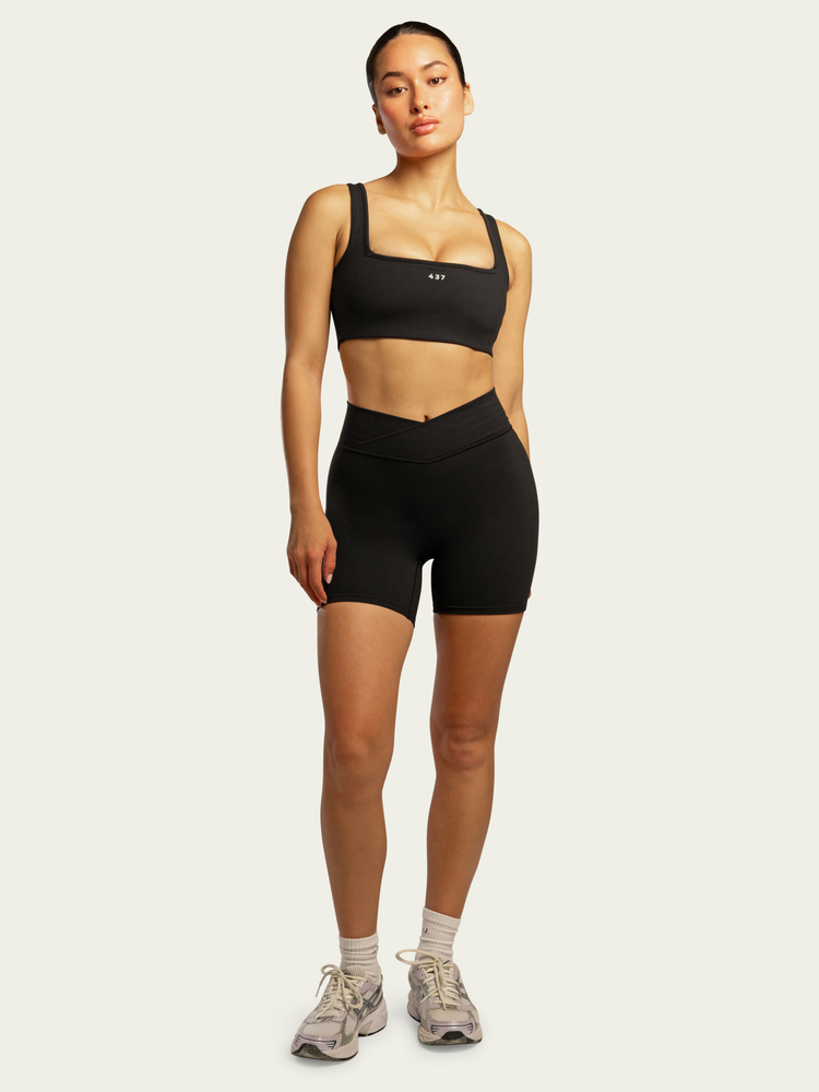 The V Short / Black