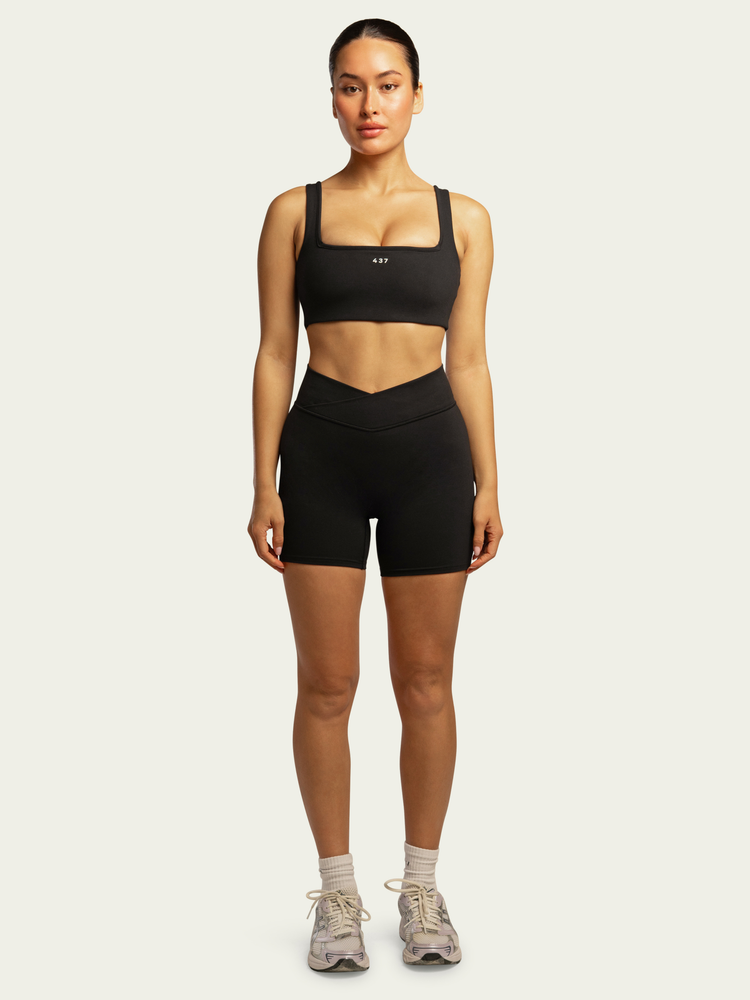 The V Short / Black