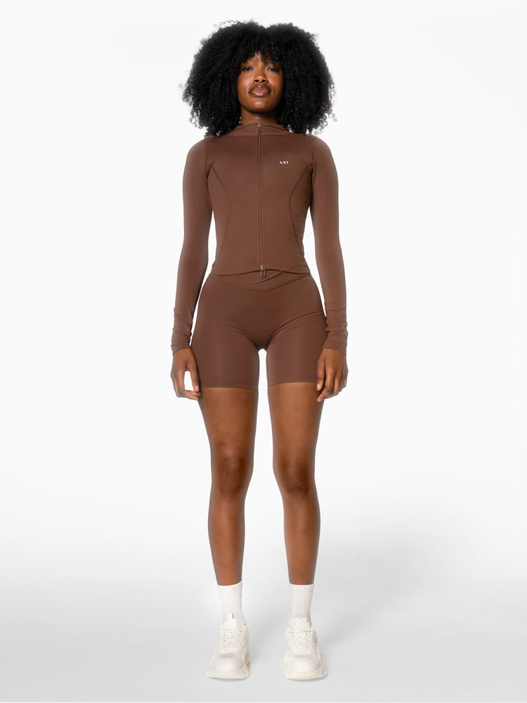 The V Short / Walnut