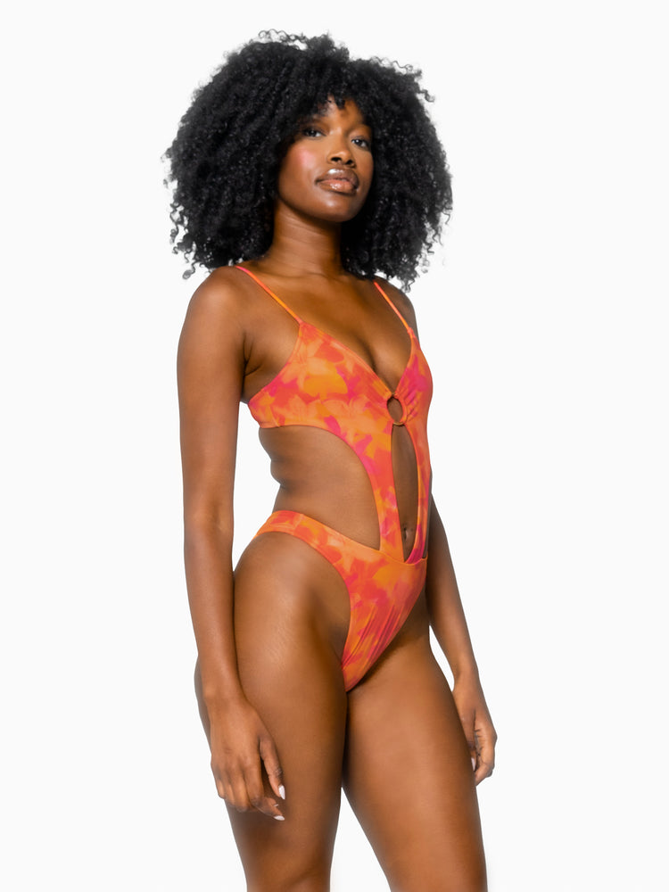 The Naomi One Piece / Flora