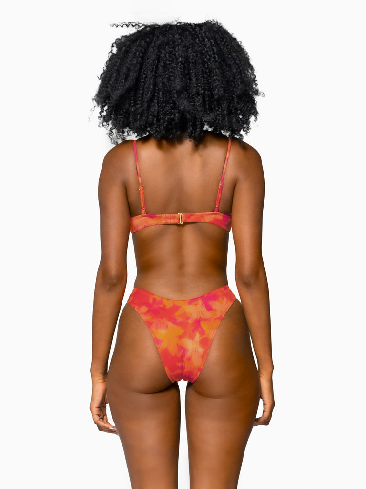 The Naomi One Piece / Flora
